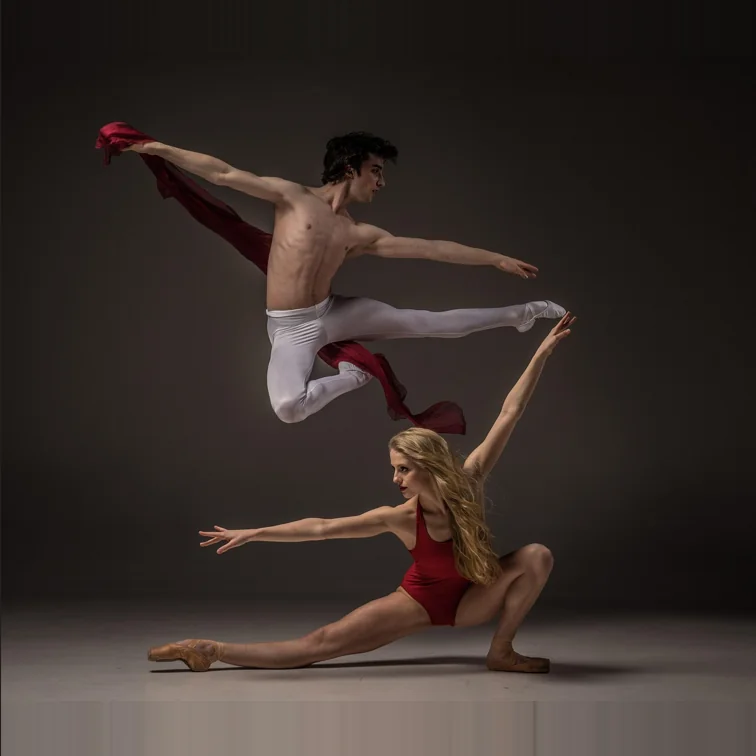 Ballet duo performing a dramatic lift